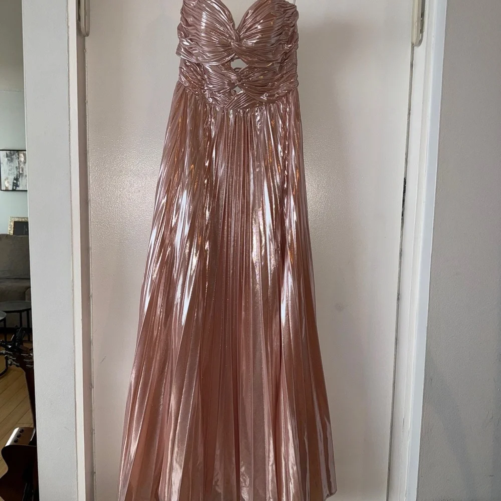 Pink gown - Picture 2 of 3